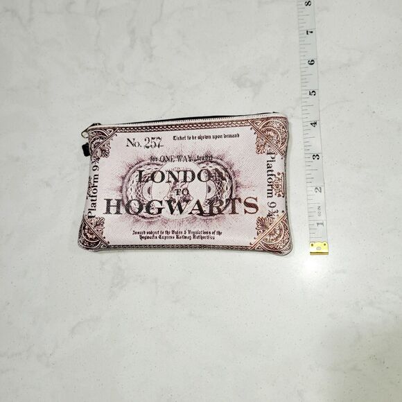 Harry Potter Train Ticket To Hogwarts Clutch Pouch Bag 6.5 x 4.5in. NWOT - Picture 4 of 10